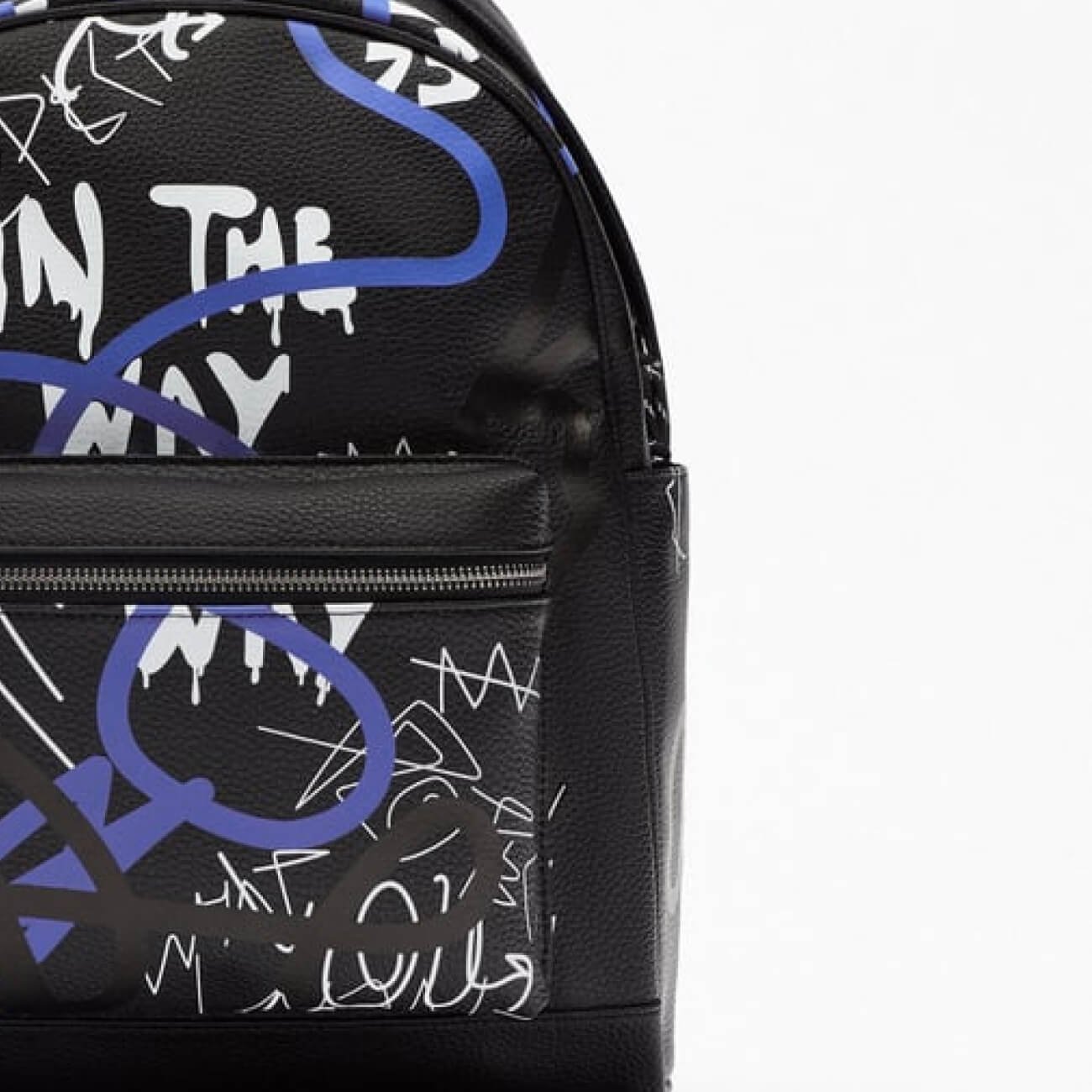 Backpack with Graffiti - الصورة 2